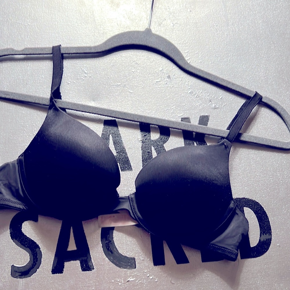 PINK Victoria’s Secret Wear Everywhere Black Push-up Bra 32A